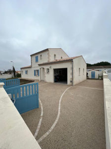 allée-de-garage-moderne-beton-lave