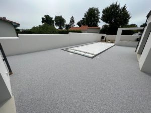 revetement-resine-plage-piscine