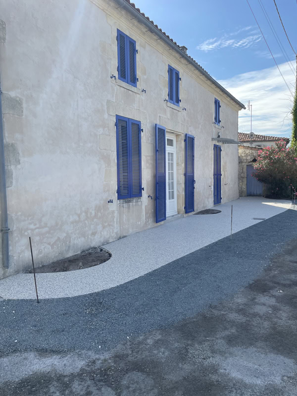 Aménagement entrée de maison et de garage